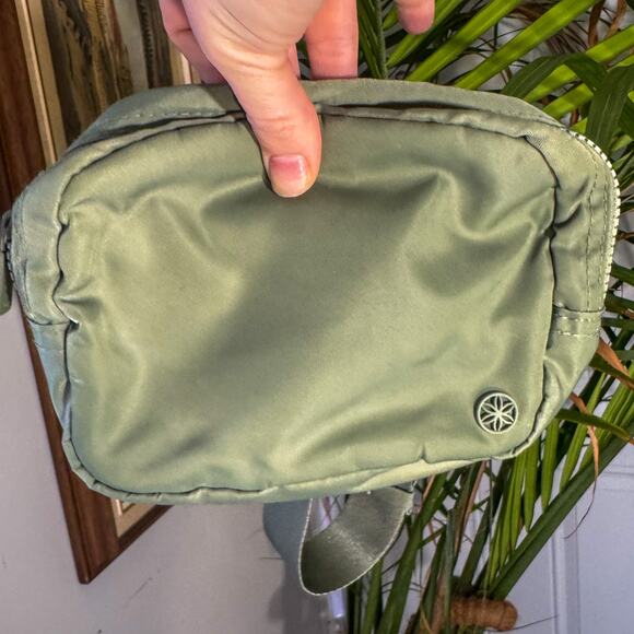 GAIAM Sidekick Waist Pack - Sage Green Nylon Belt Bag / Crossbody Fanny Pack - Picture 1 of 4